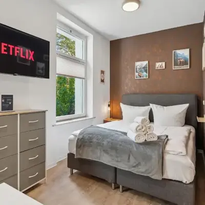 Vorstadtoase für 3 - Queensize-Bett