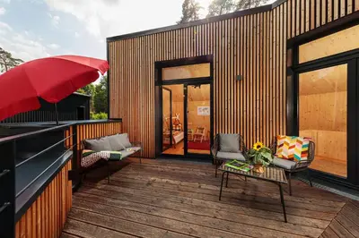 Ein Balkon oder eine Terrasse in der Unterkunft Traumhaus direkt am See mit Dachterrasse, Kamin und Badewanne