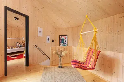 Ein Bett oder Betten in einem Zimmer der Unterkunft Traumhaus direkt am See mit Dachterrasse, Kamin und Badewanne