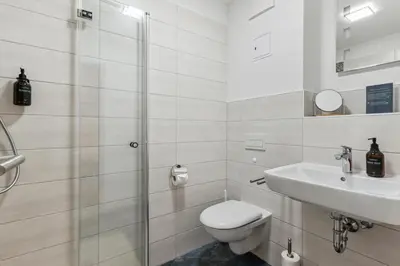 Ein Badezimmer in der Unterkunft Vorstadtoase für 2 - Netflix, Parkplatz, Nähe BER, Queensize-Bett