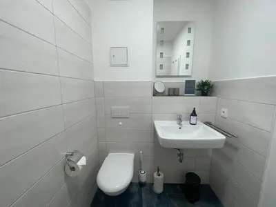 Ein Badezimmer in der Unterkunft Vorstadtoase - 2 Personen - Eichwalde, Nähe BER - Queensize-Bett, Netflix, Parken