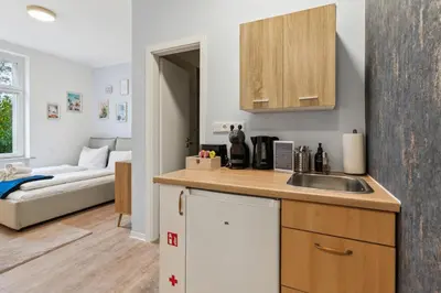 Küche/Küchenzeile in der Unterkunft Vorstadtoase - 2 Personen - Eichwalde, Nähe BER - Queensize-Bett, Netflix, Parken