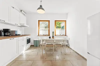 Küche/Küchenzeile in der Unterkunft Chic & Modern Apartment
