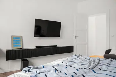 TV/Unterhaltungsangebot in der Unterkunft Stilvolle 3-Zimmer-Wohnung in Potsdam