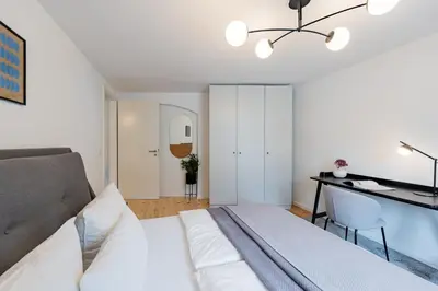 Ein Bett oder Betten in einem Zimmer der Unterkunft Geräumiges Apartment in zentraler Lage Potsdams
