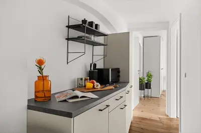 Küche/Küchenzeile in der Unterkunft Geräumiges Apartment in zentraler Lage Potsdams