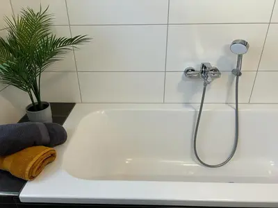 Ein Badezimmer in der Unterkunft Exklusive Ferienwohnung bei Berlin, bis 5 Gäste, große Terrasse, Garten