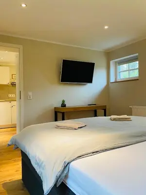 Ein Bett oder Betten in einem Zimmer der Unterkunft Appartements am historischen Bahnhof in Fehrbellin Check in mit Schlüsselbox