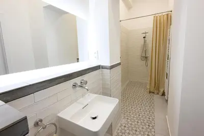 Ein Badezimmer in der Unterkunft Cozy Lofts Next To Berliner Wall