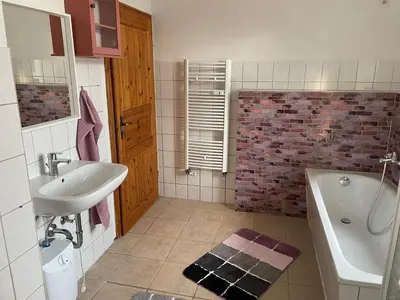 Ein Badezimmer in der Unterkunft Wohnen in Loriots Wasserstadt mit Kamin und MagentaTV
