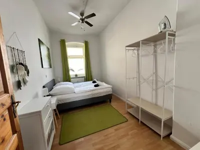 Ein Bett oder Betten in einem Zimmer der Unterkunft Wohnen in Loriots Wasserstadt mit Kamin und MagentaTV
