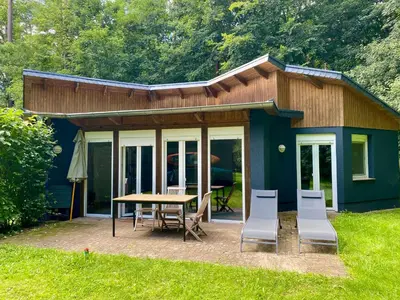 Das Gebäude in dem sich das Ferienhaus befindet