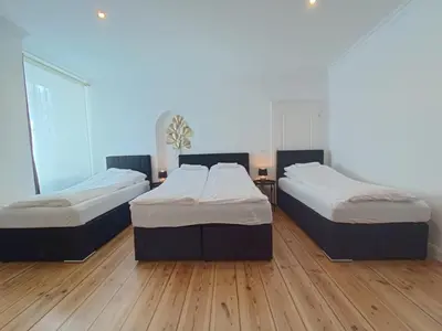 Ein Bett oder Betten in einem Zimmer der Unterkunft central 2Room Apartment XBerg