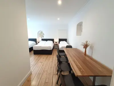 Ein Bett oder Betten in einem Zimmer der Unterkunft central 2Room Apartment XBerg