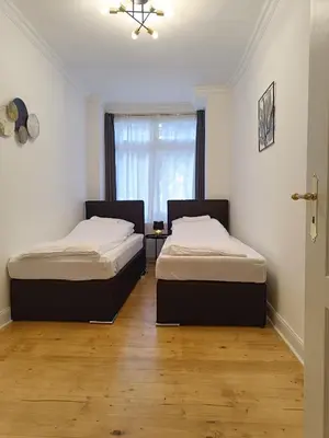 Ein Bett oder Betten in einem Zimmer der Unterkunft central 2Room Apartment XBerg