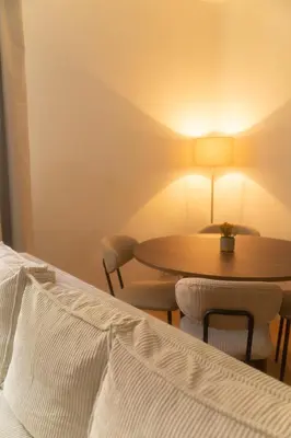 Ein Sitzbereich in der Unterkunft Modernes Altstadt Apartment
