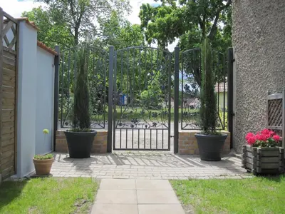 Ein Garten an der Unterkunft Ferienwohnung Zesch am See
