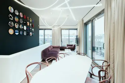 Ein Sitzbereich in der Unterkunft The Garden Suites by Suite030