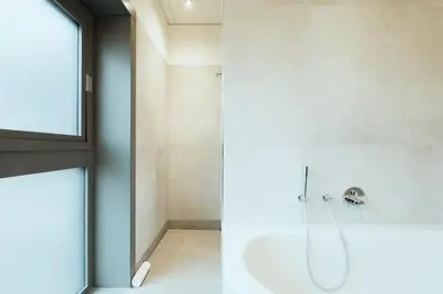 Ein Badezimmer in der Unterkunft The Garden Suites by Suite030