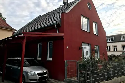 Das Gebäude in dem sich das Ferienhaus befindet