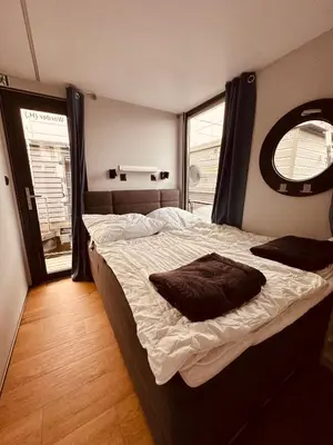Ein Bett oder Betten in einem Zimmer der Unterkunft Hausboot Jette