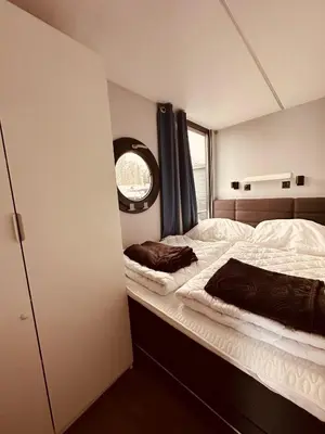 Ein Bett oder Betten in einem Zimmer der Unterkunft Hausboot Jette
