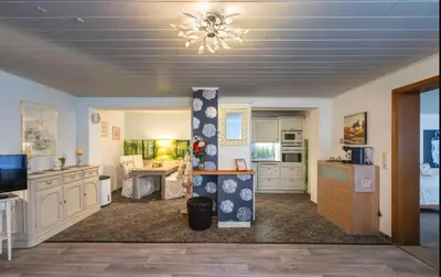 Küche/Küchenzeile in der Unterkunft Große Helle Wohnung am Wald in Bad Saarow Nahe Grünheide und Berlin Souterrain