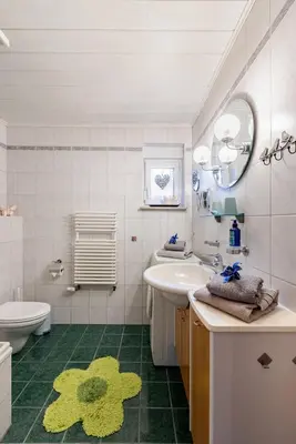 Ein Badezimmer in der Unterkunft Große Helle Wohnung am Wald in Bad Saarow Nahe Grünheide und Berlin Souterrain