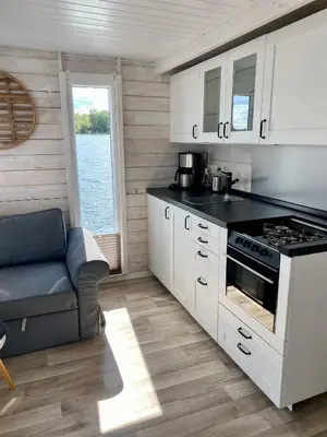 Küche/Küchenzeile in der Unterkunft Hausboot Havelbiber