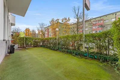 Ein Garten an der Unterkunft Neues zentrales Apartment,10 Betten,vollmöbliert, Wifi
