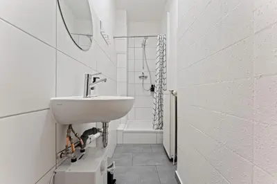Ein Badezimmer in der Unterkunft Neues zentrales Apartment,10 Betten,vollmöbliert, Wifi