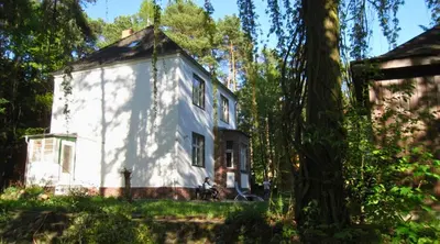 Das Gebäude in dem sich die Villa befindet