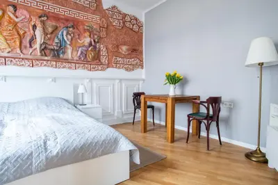 Ein Bett oder Betten in einem Zimmer der Unterkunft Alt-Berliner Eckkneipe - 