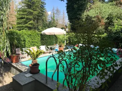 Der Swimmingpool an oder in der Nähe von Wohnen im Eulengarten