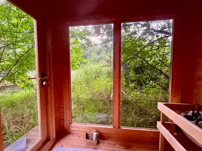 Ein Garten an der Unterkunft Haus 8 am Grimnitzsee mit Sauna