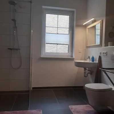 Ein Badezimmer in der Unterkunft Ferienwohnung in Hohen Neuendorf bei Berlin, Zentral gelegen