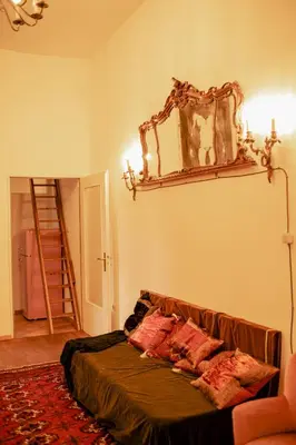 Ein Sitzbereich in der Unterkunft Huge-Elegant-Art 5 Beds Flat in Schöneberg