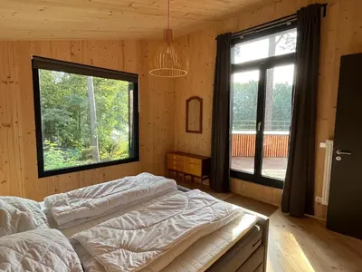 Ein Bett oder Betten in einem Zimmer der Unterkunft Ferienhaus Haus 11 in Templin mit Seeblick und Sauna