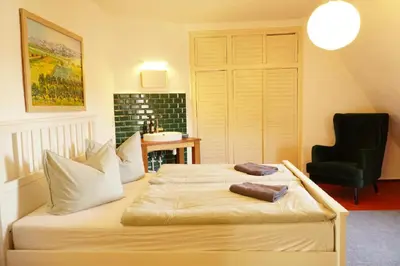 Ein Bett oder Betten in einem Zimmer der Unterkunft Villa Sophienschlösschen nahe Berlin - Exklusive Zeit zwischen 5 Seen mit großer Küche, gratis Sauna & 3500qm Garten