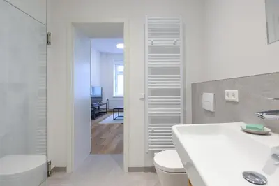 Ein Badezimmer in der Unterkunft Neue 2-Zi-Apartment 15 Min Entfernung zum HBF und Brandenburger Tor