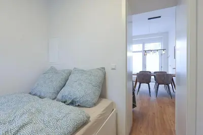 Ein Bett oder Betten in einem Zimmer der Unterkunft Neue 2-Zi-Apartment 15 Min Entfernung zum HBF und Brandenburger Tor