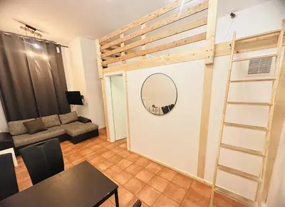Ein Sitzbereich in der Unterkunft Cityflair Apartments Rummelsburg