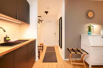 Küche/Küchenzeile in der Unterkunft Blue Chili 33 - Modernes & gemütliches Business Apartment am Airport BER