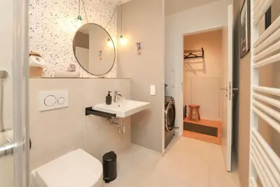 Ein Badezimmer in der Unterkunft Blue Chili 33 - Modernes & gemütliches Business Apartment am Airport BER