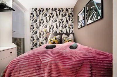 Ein Bett oder Betten in einem Zimmer der Unterkunft Blue Chili 33 - Modernes & gemütliches Business Apartment am Airport BER