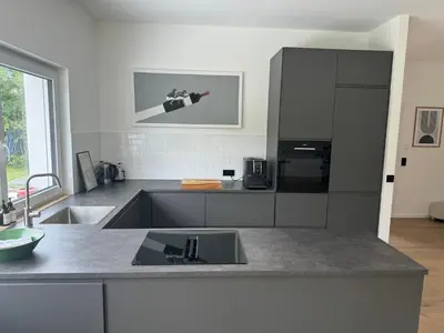 Küche/Küchenzeile in der Unterkunft Moderne Doppelhaushälfte mit 3 SZ in der Nähe vom Scharmützelsee-seperat&naturnah