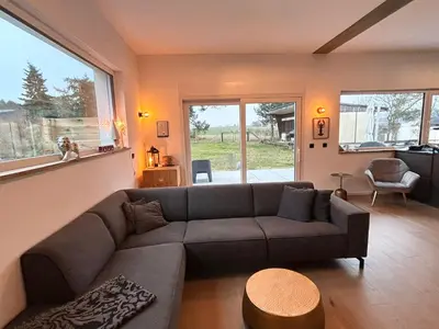 Ein Sitzbereich in der Unterkunft Moderne Doppelhaushälfte mit 3 SZ in der Nähe vom Scharmützelsee-seperat&naturnah