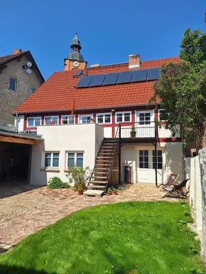 Das Gebäude in dem sich die Ferienwohnung befindet