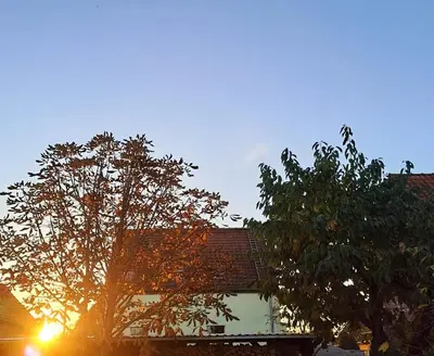 Blick auf den Sonnenuntergang/Sonnenaufgang von der Ferienwohnung aus oder aus der Nähe