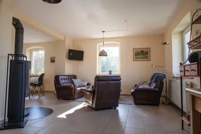 Ein Sitzbereich in der Unterkunft Ferienwohnung Bergschäferei